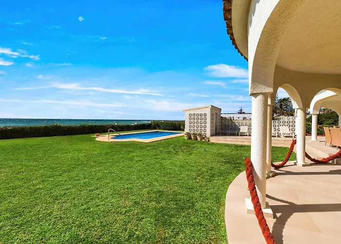 1100 Beachfront First Line Villa *
