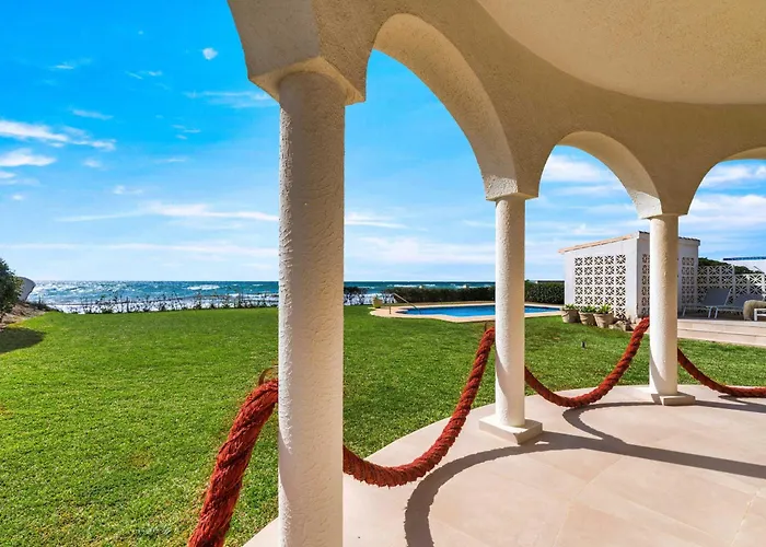 1100 Beachfront First Line Villa