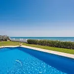 1100 Beachfront First Line Villa