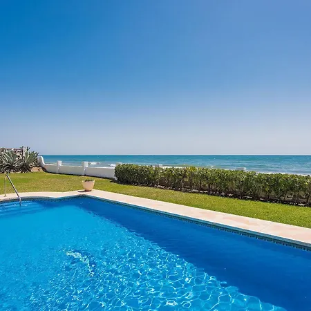 1100 Beachfront First Line Villa