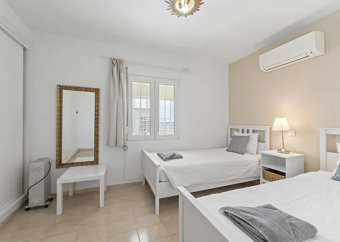 빌라 1100 Beachfront First Line 마르베야
