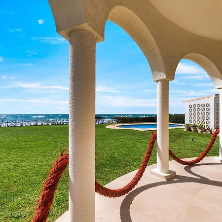 1100 Beachfront First Line וילה