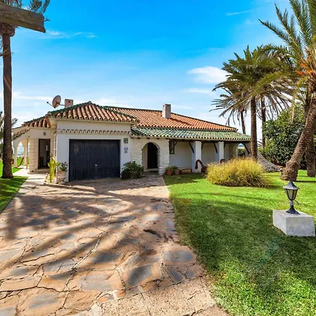 1100 Beachfront First Line מארבלה